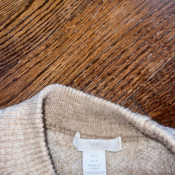 H&M sweater - Picture 2 of 2